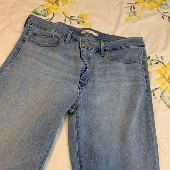 Levi Strauss Jeans - Picture 3 of 8